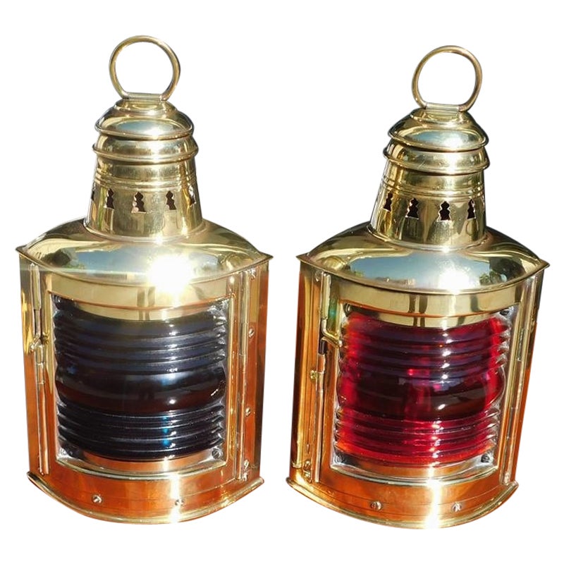 Paire de lanternes de navire en laiton à bâbord et à tribord avec verres en fresnel, NY, vers 1900 en vente