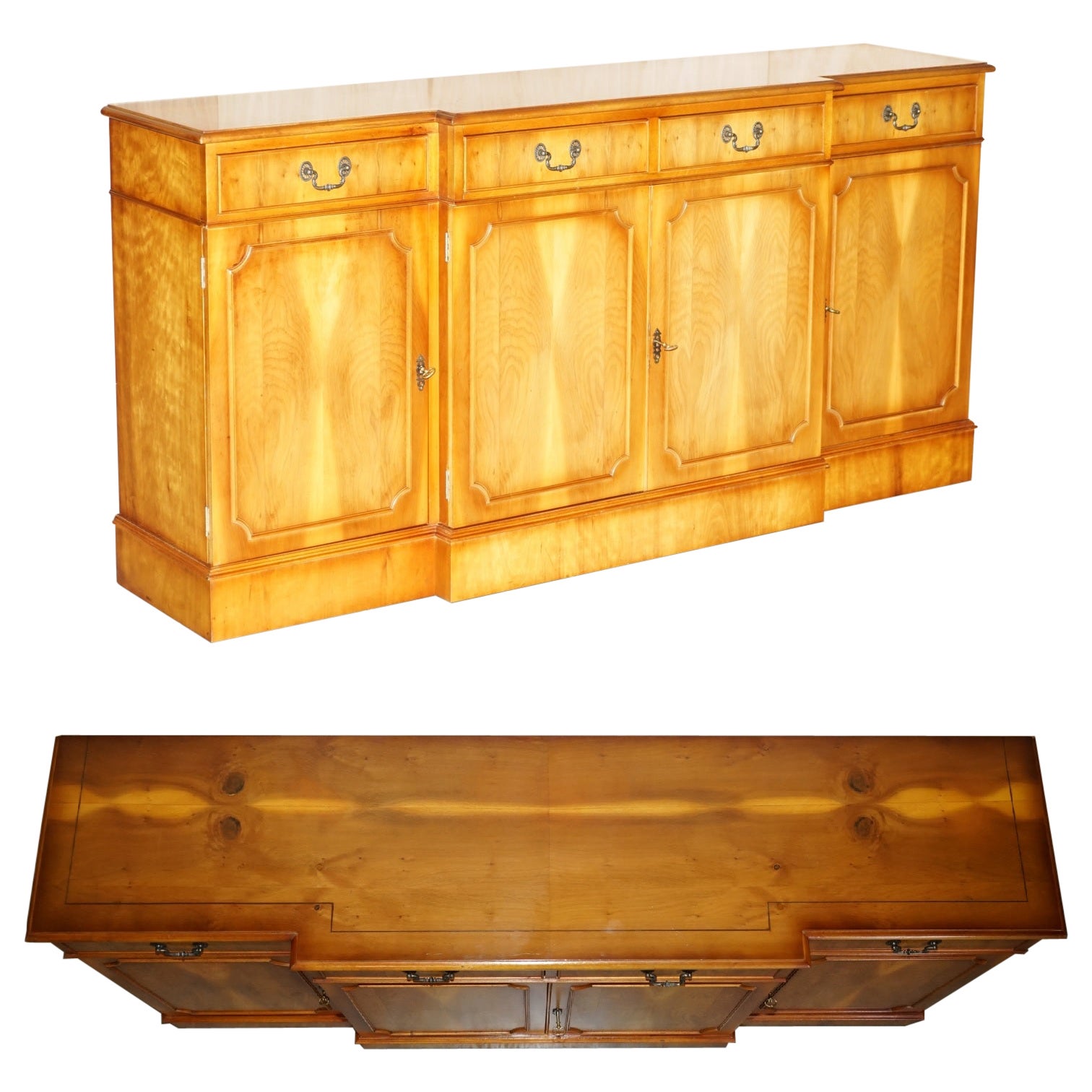 Enfilade en bois d'if vintage avec quatre tiroirs et clé d'origine en vente