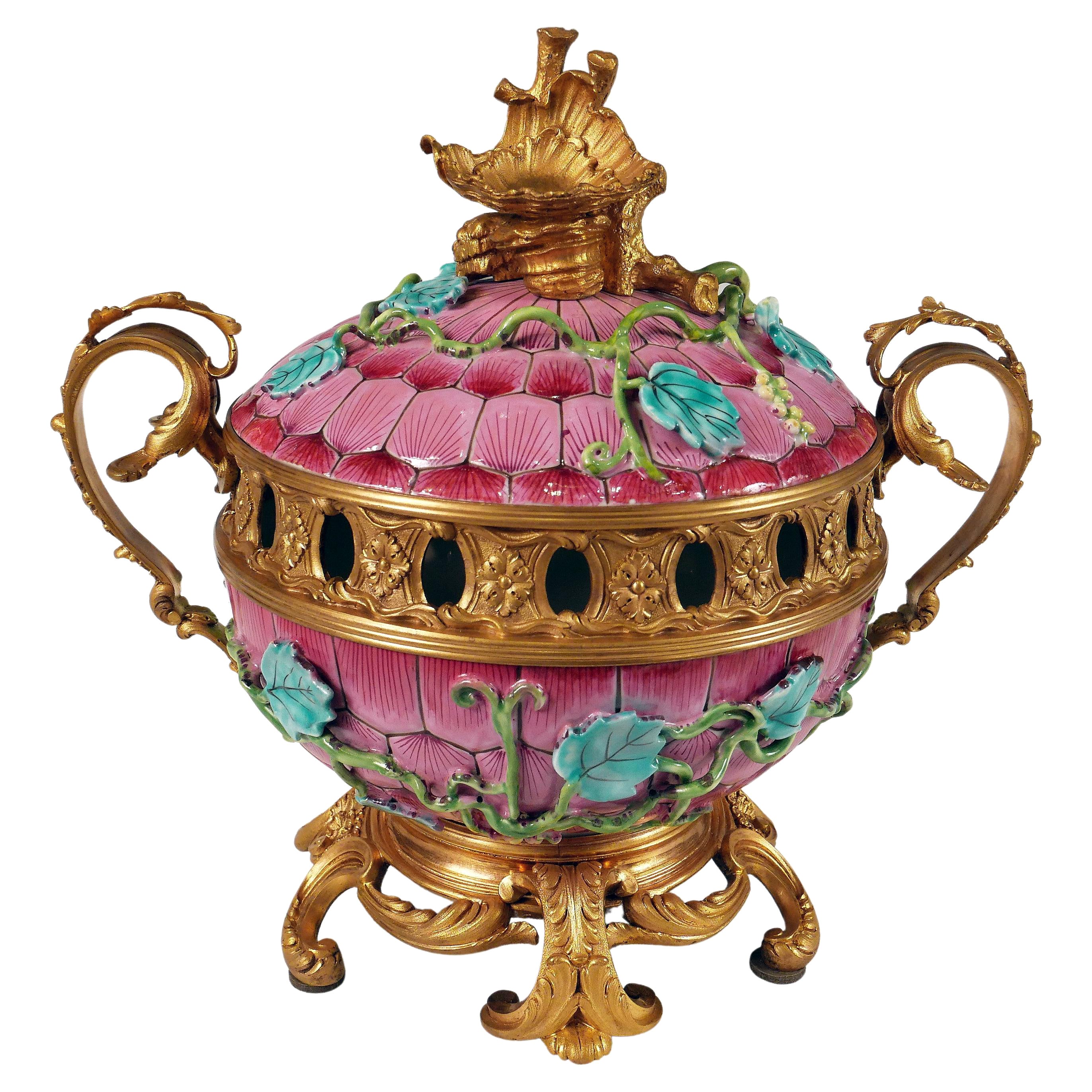 Élégant pot-Pourri en porcelaine attribué à l'Escalier de Cristal, France, vers 1880