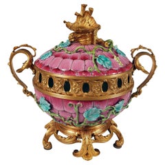 Elegant Porcelain Pot-Pourri Att. to l'Escalier de Cristal, France, circa 1880