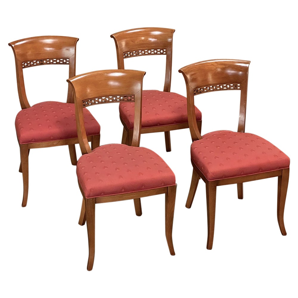 Satz von vier antiken französischen Stühlen im Directoire-Stil aus Ahornholz
