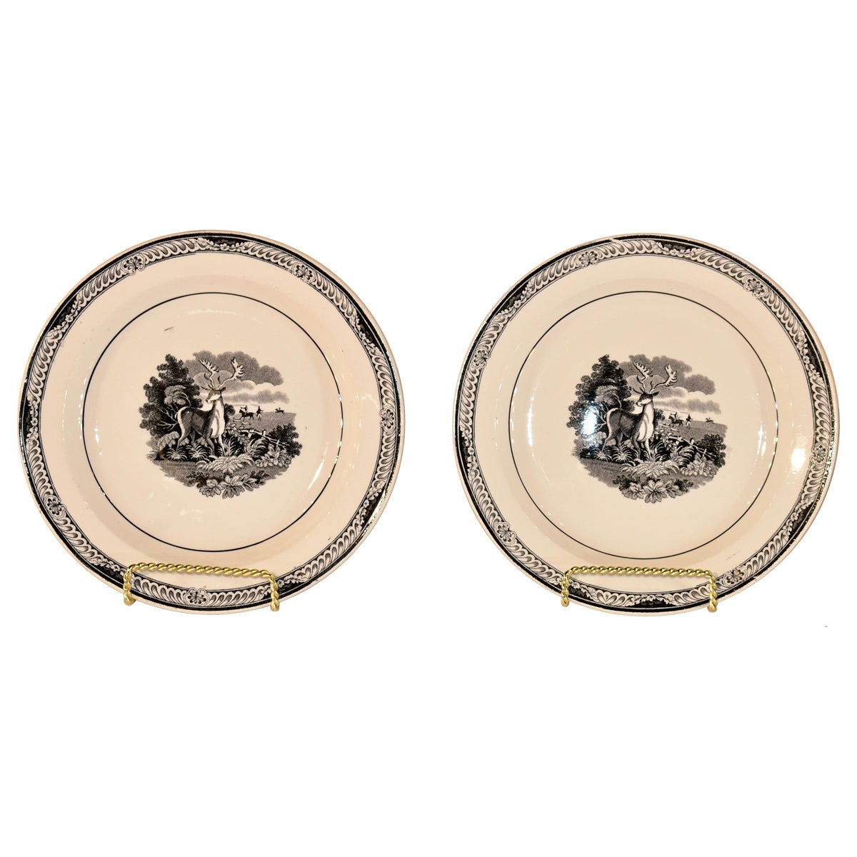 Paire d'assiettes Staffordshire du début du 19e siècle avec cerfs