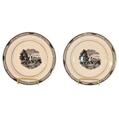 Paar Staffordshire-Teller mit Hirschen aus dem frühen 19. Jahrhundert