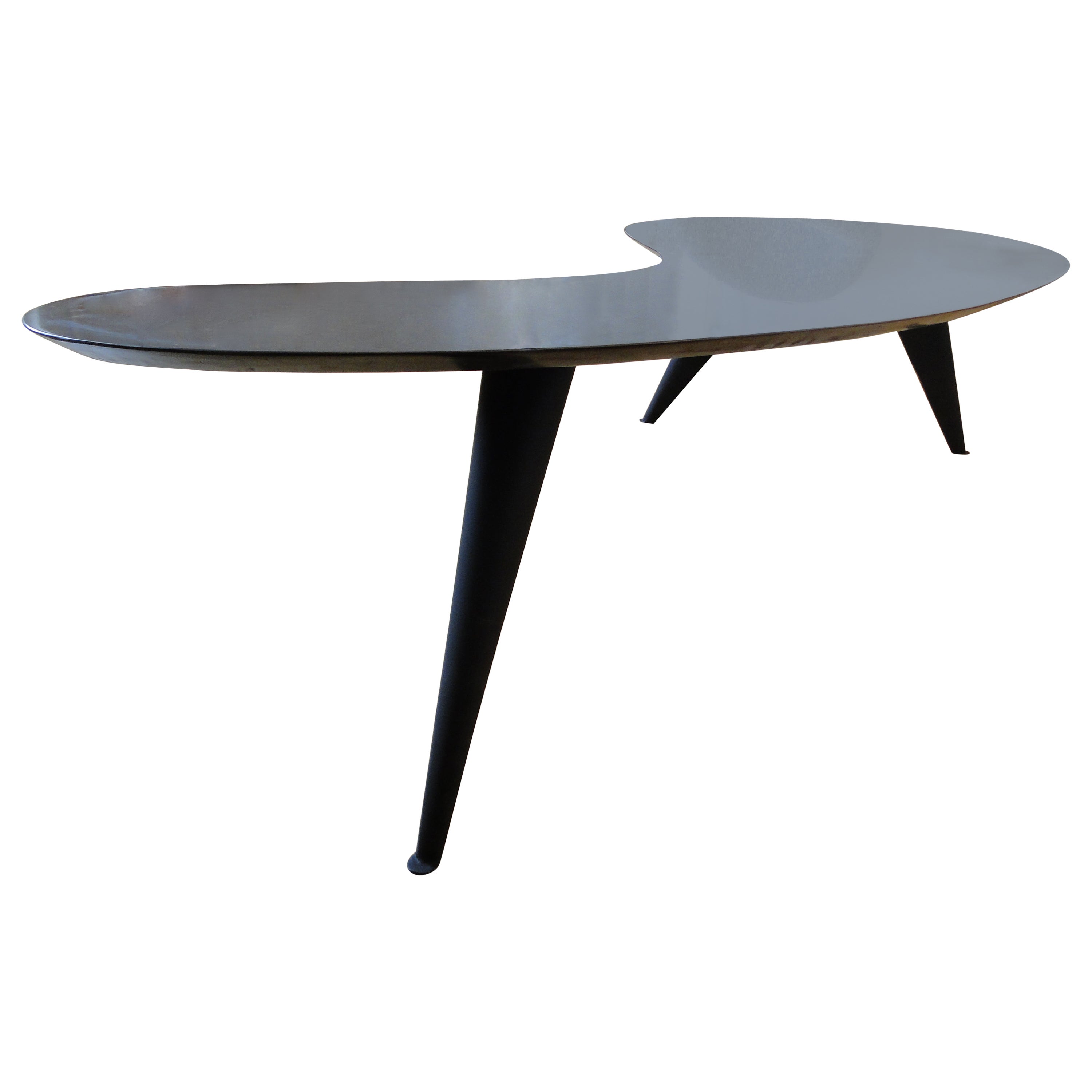 Table basse  trois pieds biomorphique organique en marbre noir style Ron Arad