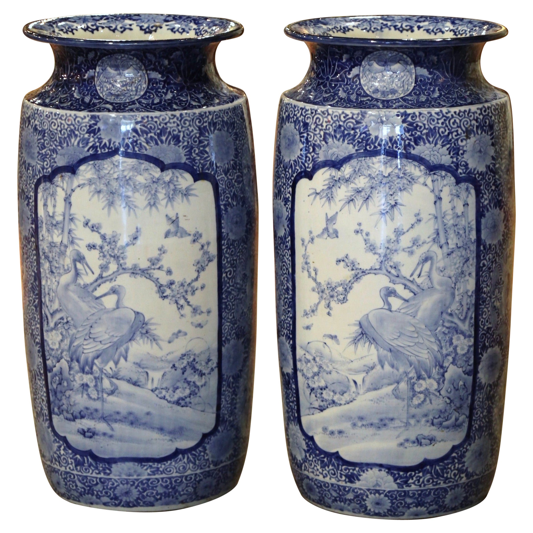 Paar handgemalte Vintage-Vasen aus blauem und weißem Porzellan Umbrella Stands