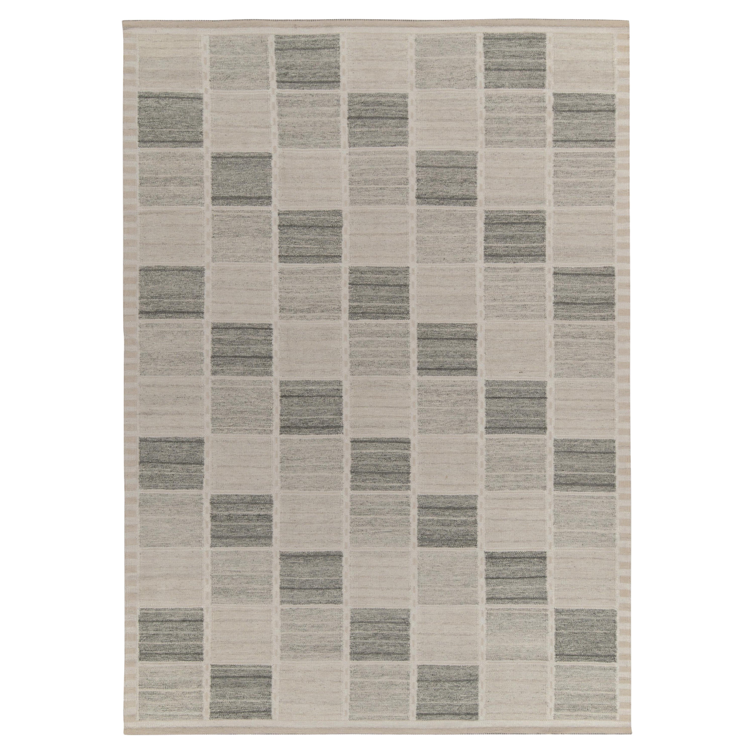 Rug & Kilim’s Scandinavian Style Kilim in Gray and White Geometric Pattern