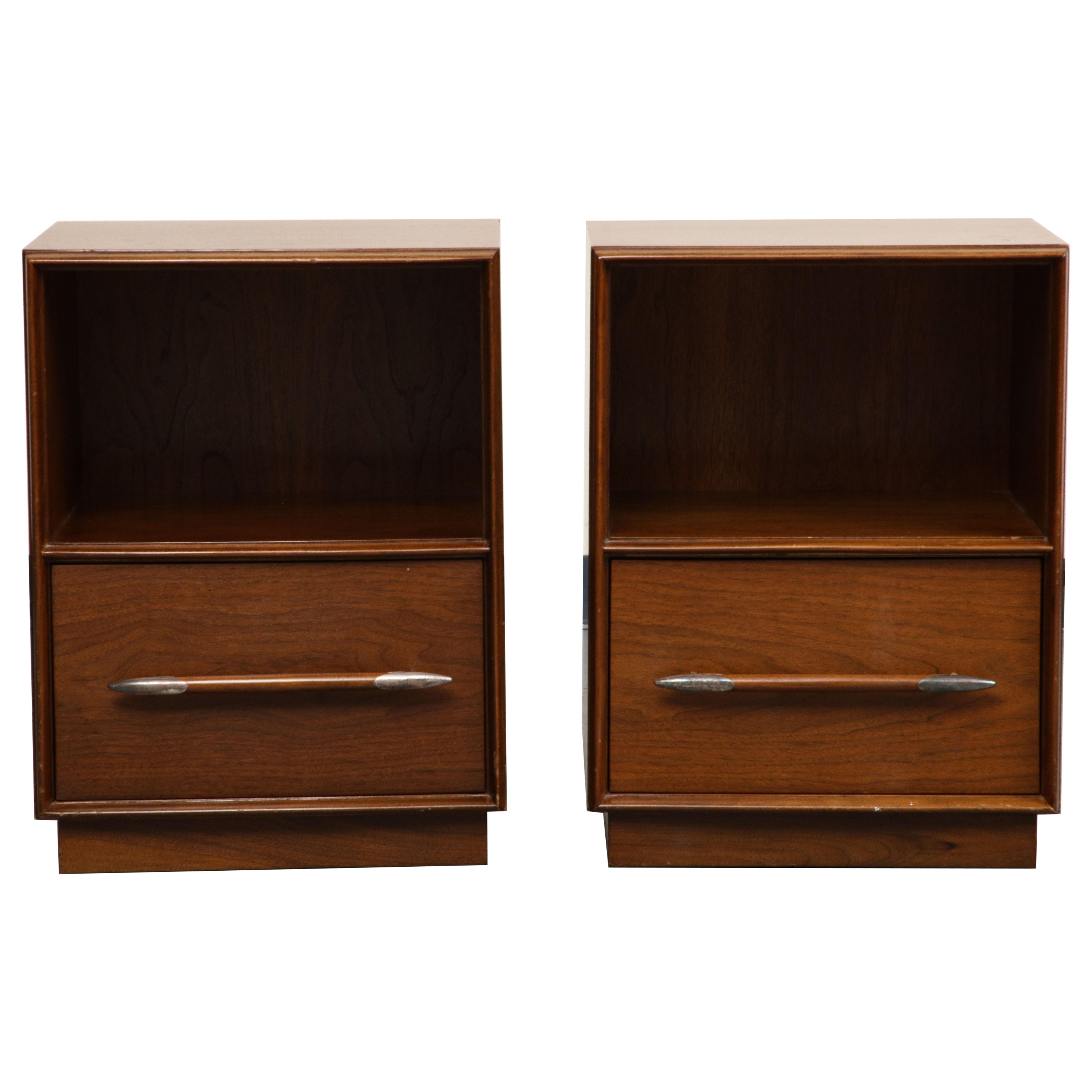 Pair of 1950s Walnut Nightstands or End Tables, Robsjohn-Gibbings for Widdicomb For Sale