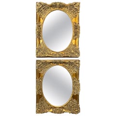 Paire de miroirs muraux sculptés de style Louis XV, consoles