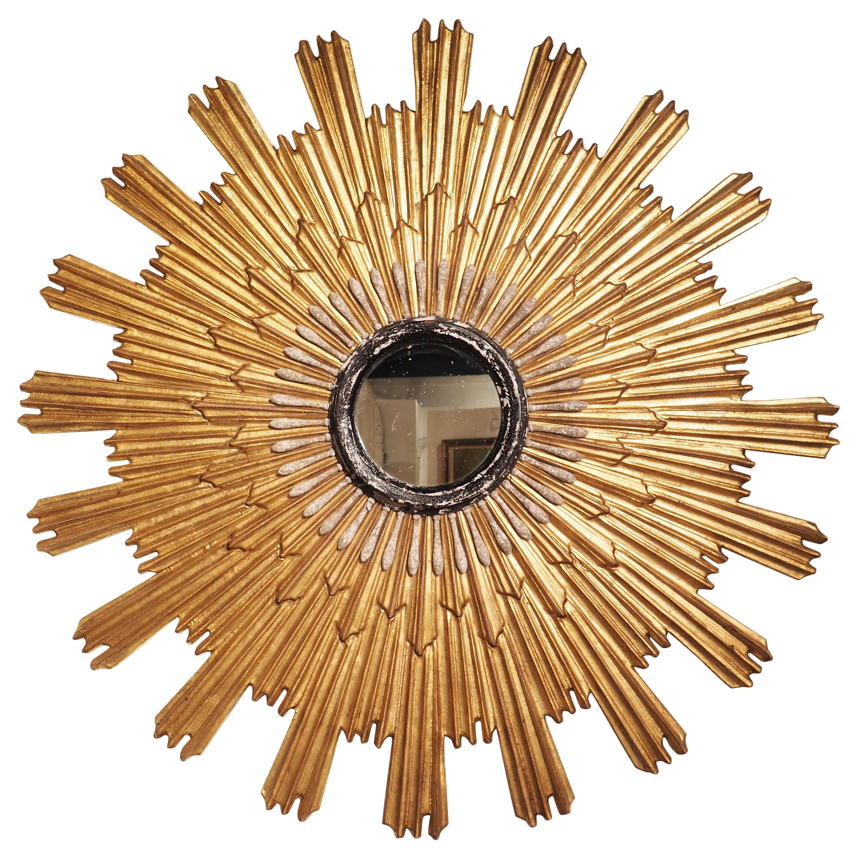Grand miroir italien en bois doré Sunburst avec contour en bois pour pendentifs en vente