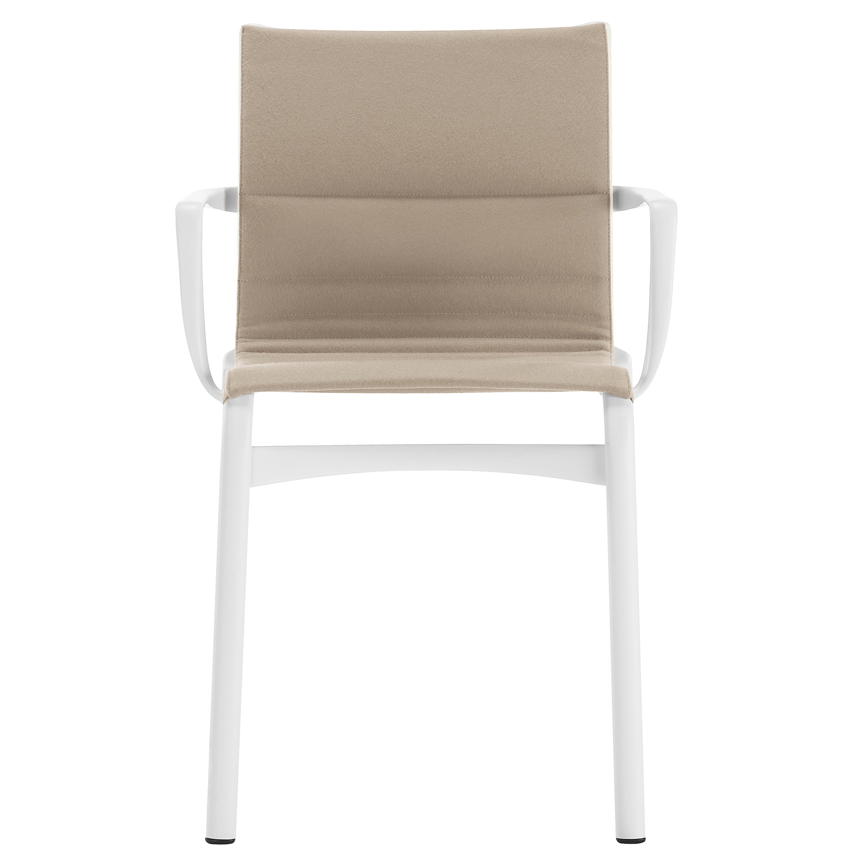 Alias 417 Hochlehner mit 40 Stühlen in Beige mit weiß lackiertem Aluminiumrahmen