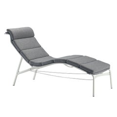 Chaise longue à cadre souple Alias 414 avec assise grise et cadre en aluminium laqué blanc