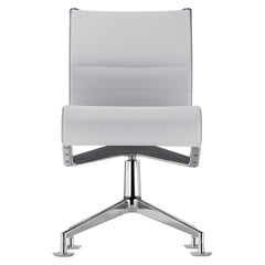 Alias 446 Meetingframe+ Sedia inclinabile 47 con sedile grigio e struttura in alluminio cromato