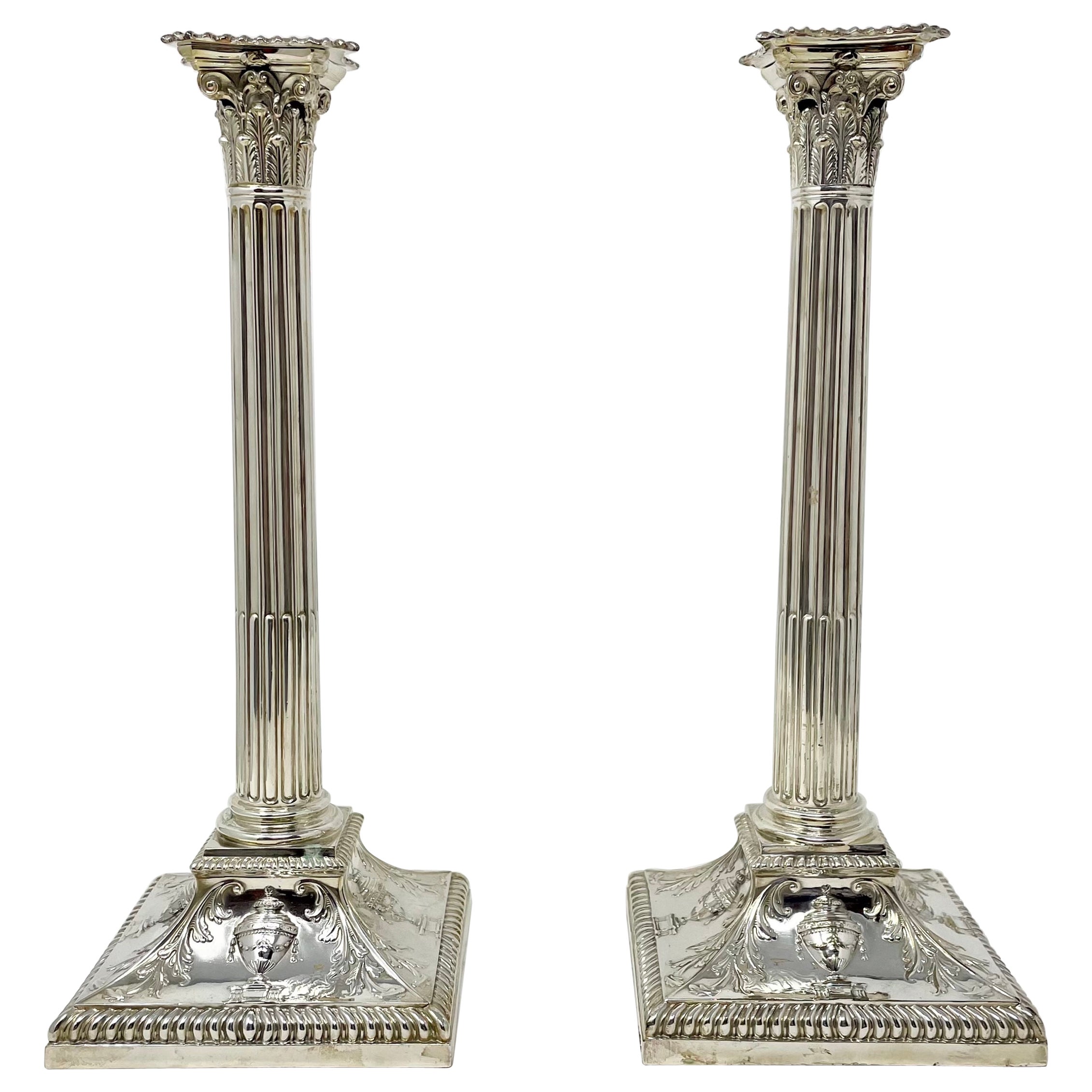 Paire de chandeliers édouardiens anglais anciens en métal argenté, vers 1900