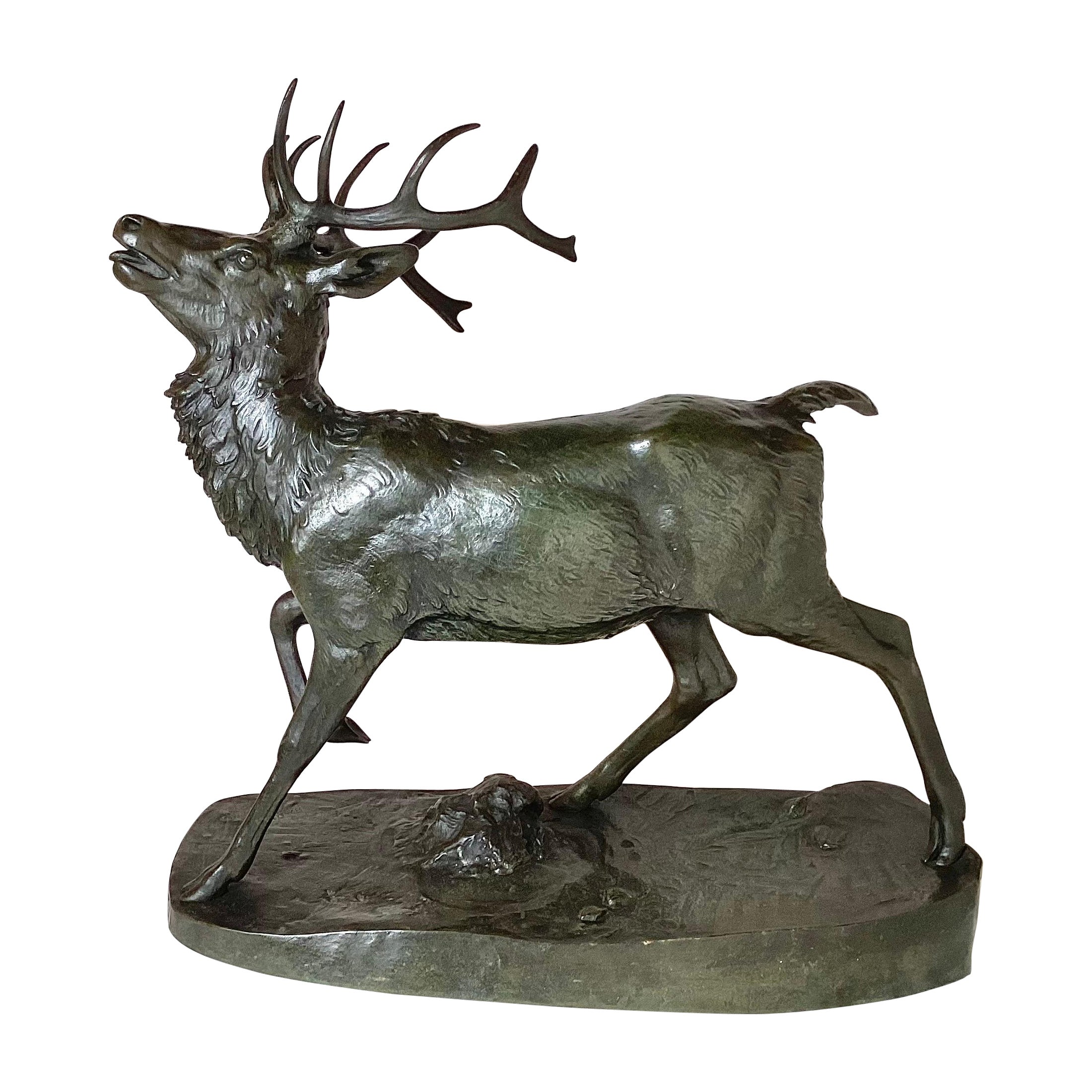 Sculpture de cerf en bronze patiné signée Barye en vente