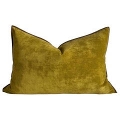 Royal Velvet Ocre Lumbar Pillow aus Frankreich