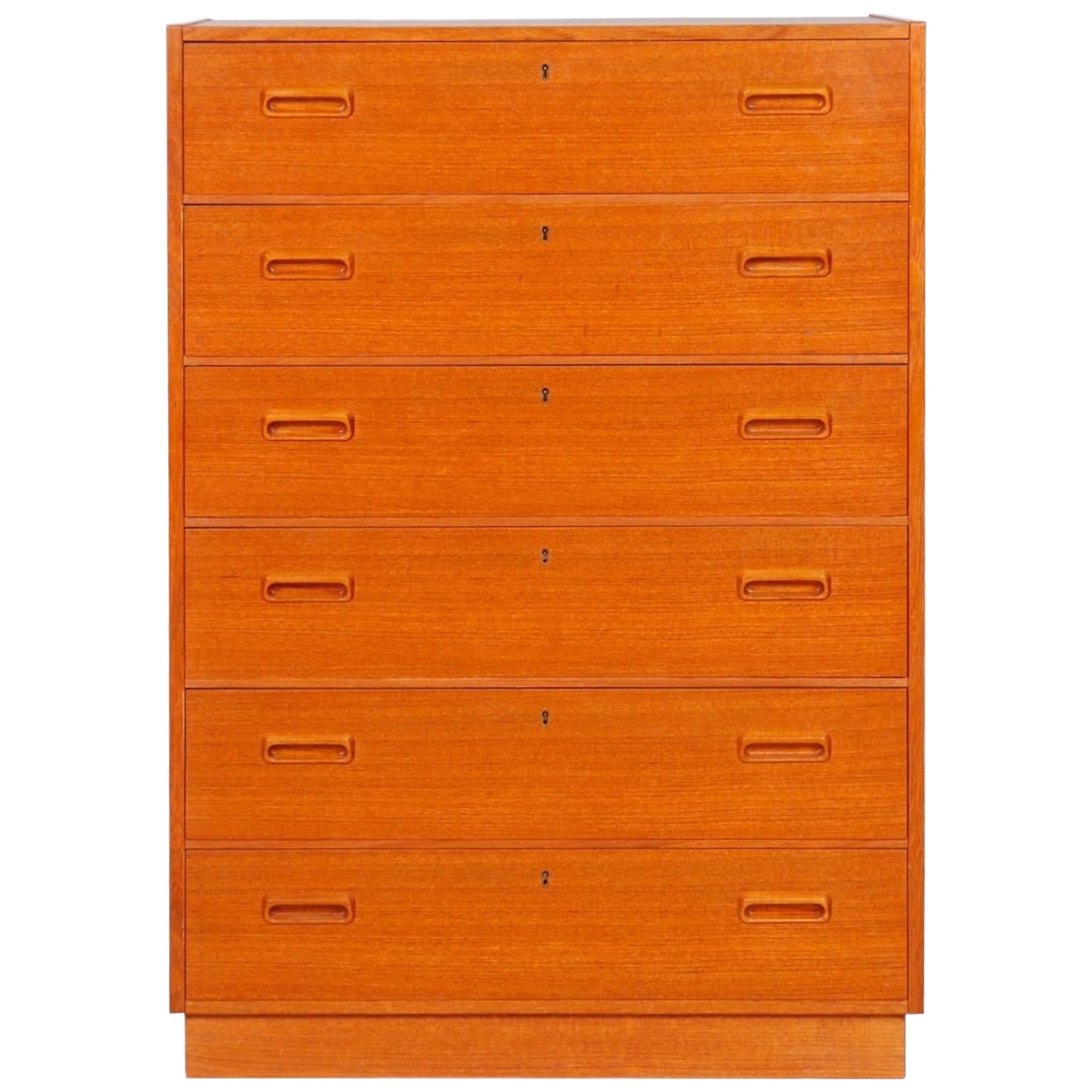 Mid Century Chest of Drawers at 1stDibs