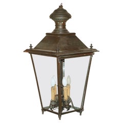 Lanterne suspendue victorienne ancienne en bronze avec intérieur à quatre bougies doit être vu