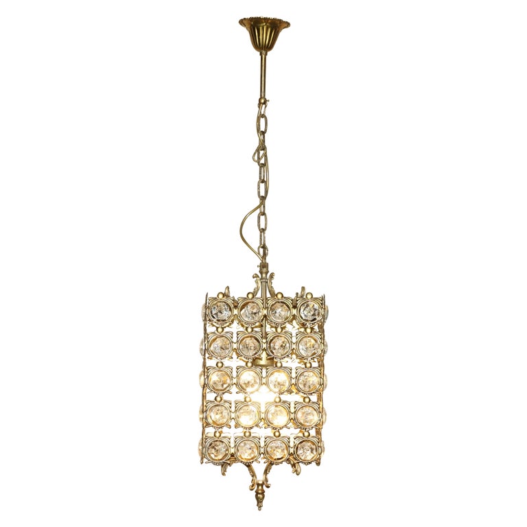 Plafonnier suspendu de style ancien en laiton et verre avec lanterne  pendante en cristal taillé En vente sur 1stDibs