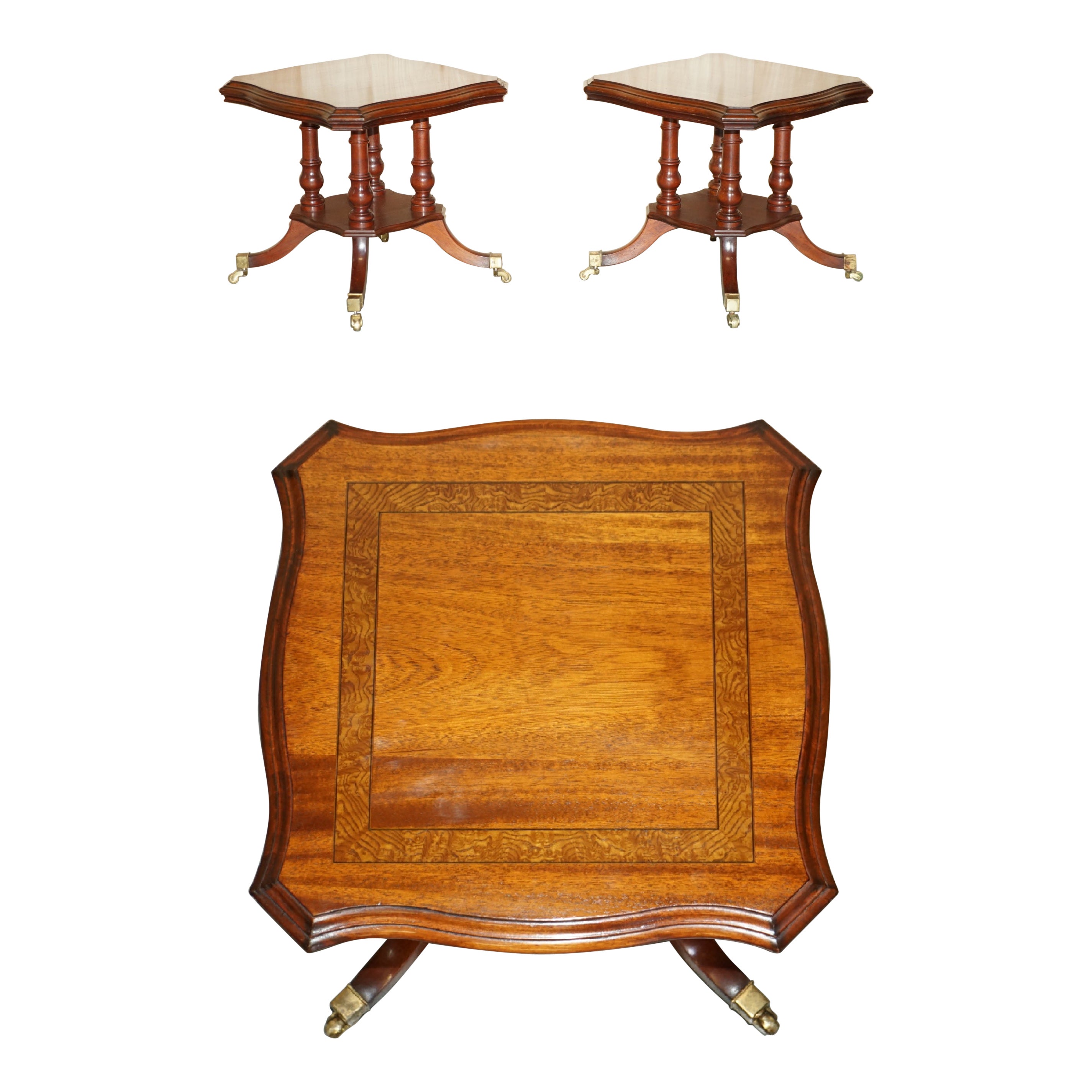 Coppia di tavolini da vino con lampada laterale in legno duro fiammato restaurato con rotelle in ottone inglese