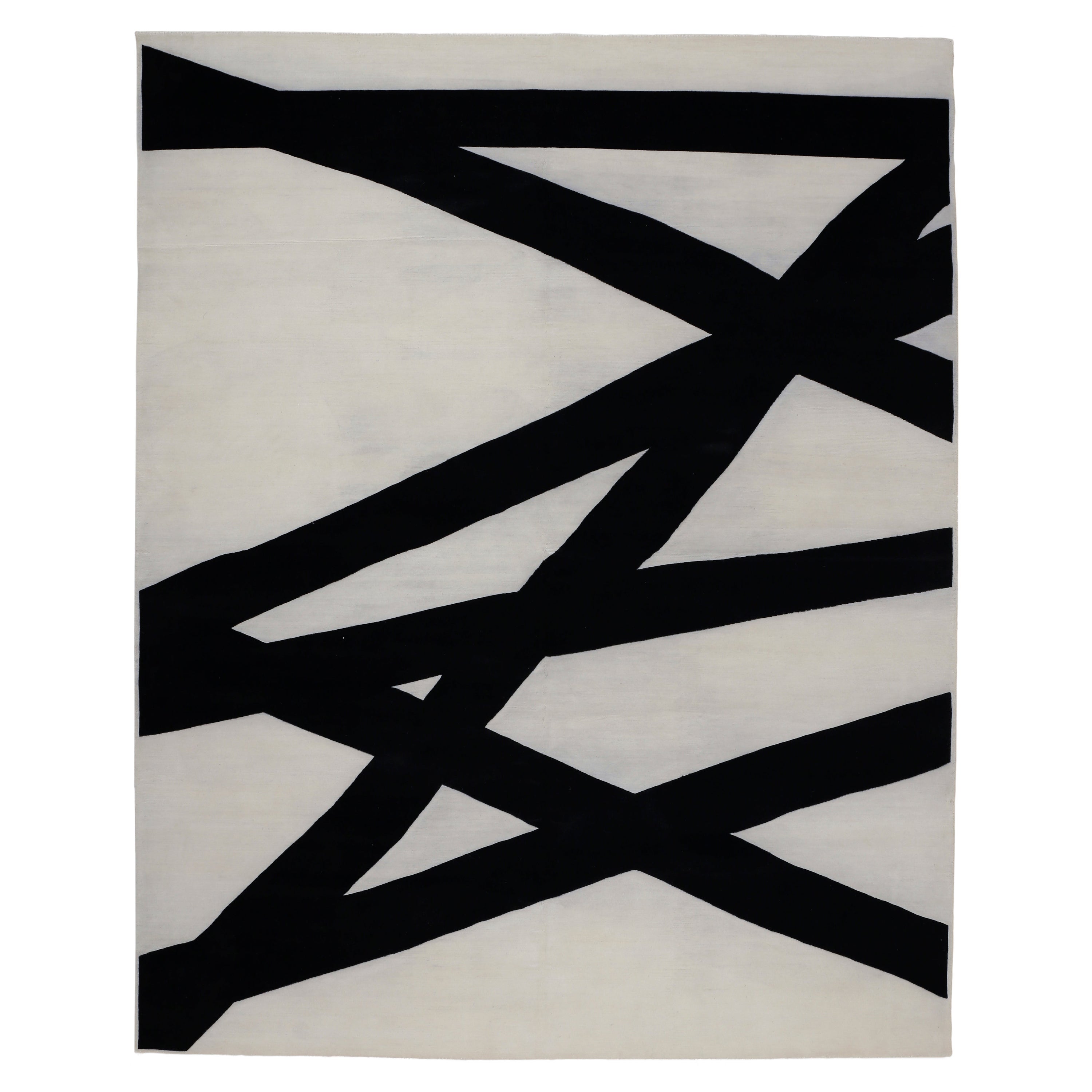Zeitgenössischer minimalistischer weißer/schwarzer tibetischer Teppich entworfen von Jonathan Wajskol   im Angebot