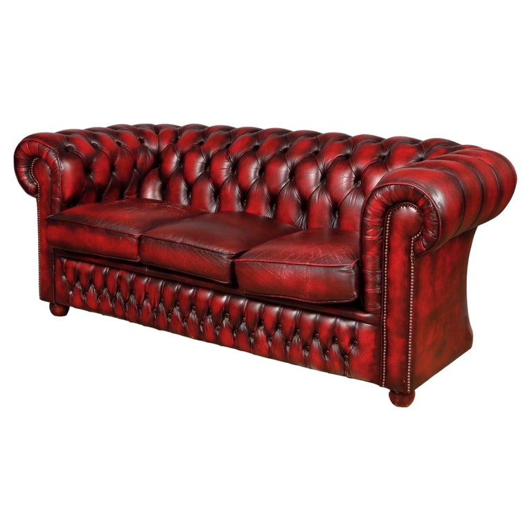 English Leather Chesterfield Sofa For Sale at 1stDibs