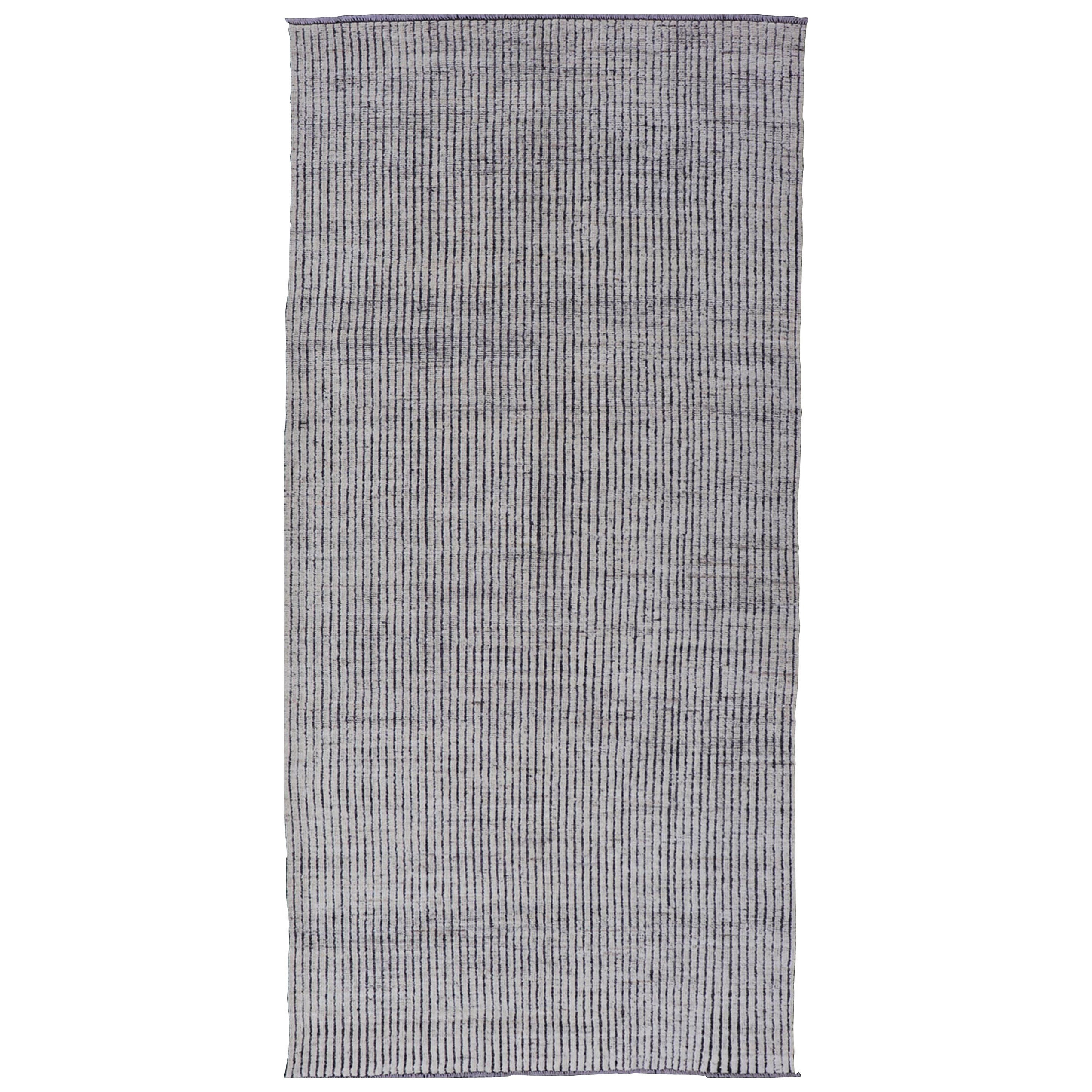 Modern Gallery Rug in White and Black background and Distressed Texture For Sale