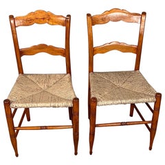 Paire de chaises d'appoint en érable du 19e siècle avec sièges en jonc