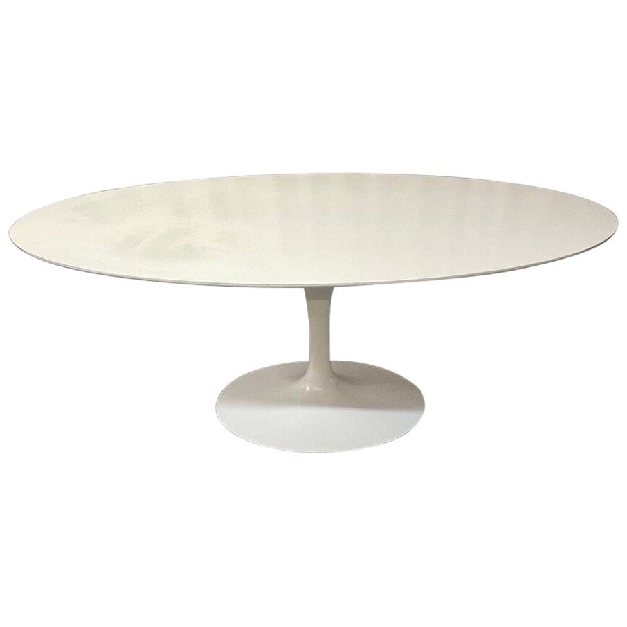 Table de salle à manger du milieu du siècle dernier d'Eero Saarinen pour Knoll, table centrale, revernie