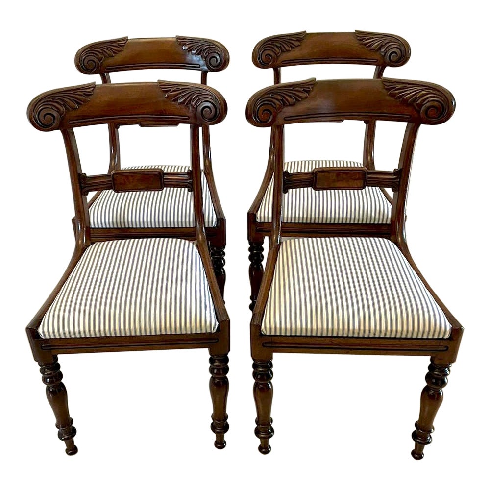 Ensemble de 4 chaises de salle à manger anciennes de qualité Regency en acajou en vente