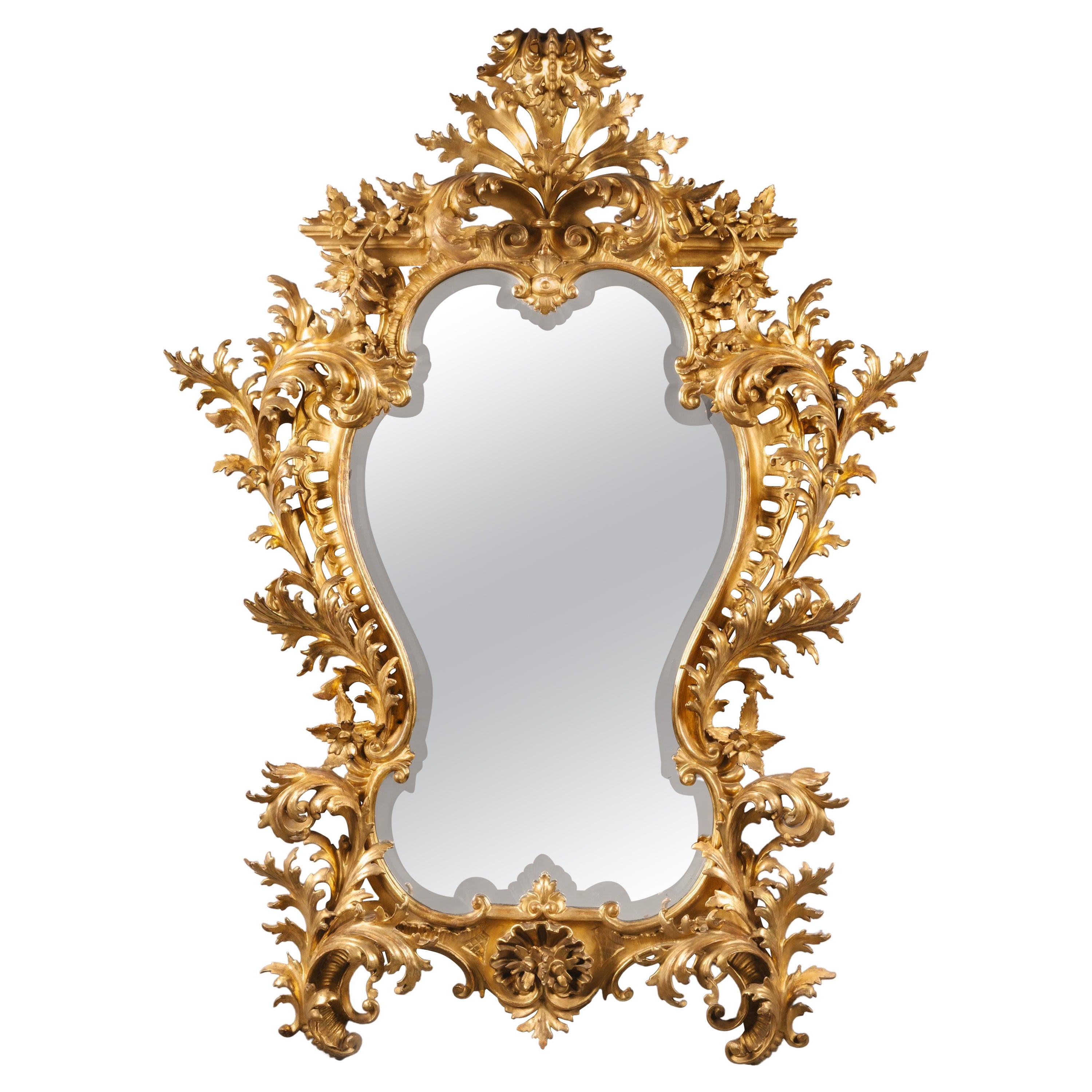 Miroir en bois sculpté et doré de Florentine en vente