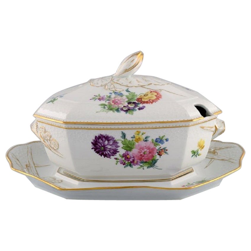 Royal Copenhagen Saxon Flower Special Version, Large and Rare Lidded Tureen For Sale