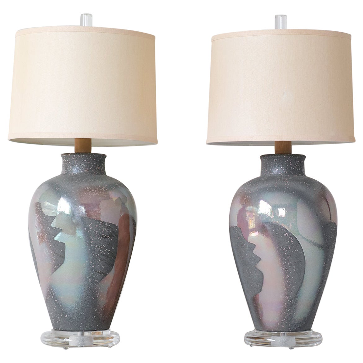 Lampes modernes en céramique et lucite des années 1980 par Casual Lamps of California en vente