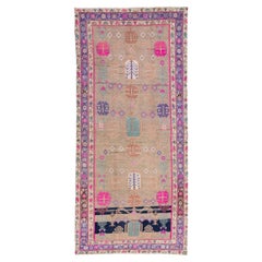 Tapis de couloir persan vintage Malayer en laine brun clair fait à la main avec motif géométrique