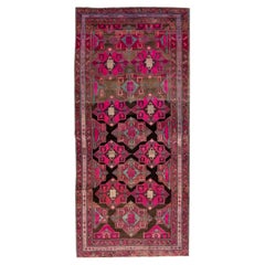 Tapis de couloir persan vintage Malayer en laine marron et rose fait à la main avec motif sur toute la surface