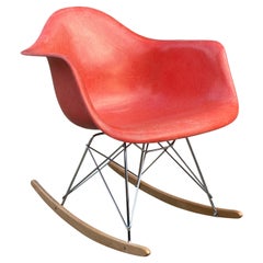 Chaise à bascule Eames RAR d'Herman Miller