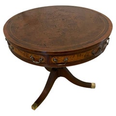 Petite table à tambour en acajou de qualité ancienne