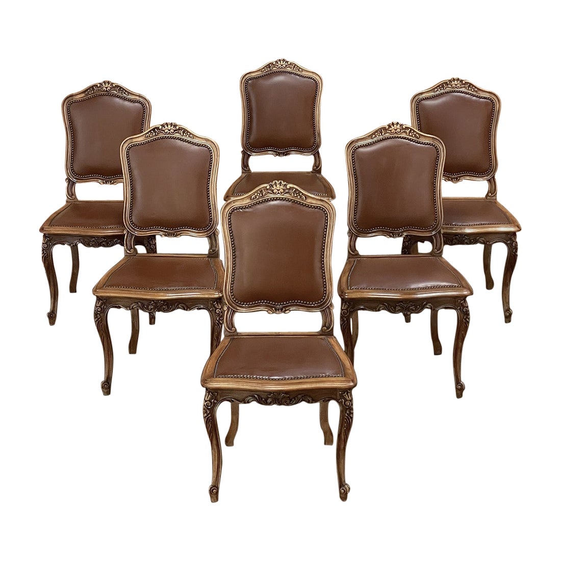 Ensemble de six chaises de salle à manger anciennes françaises Louis XIV en noyer en vente