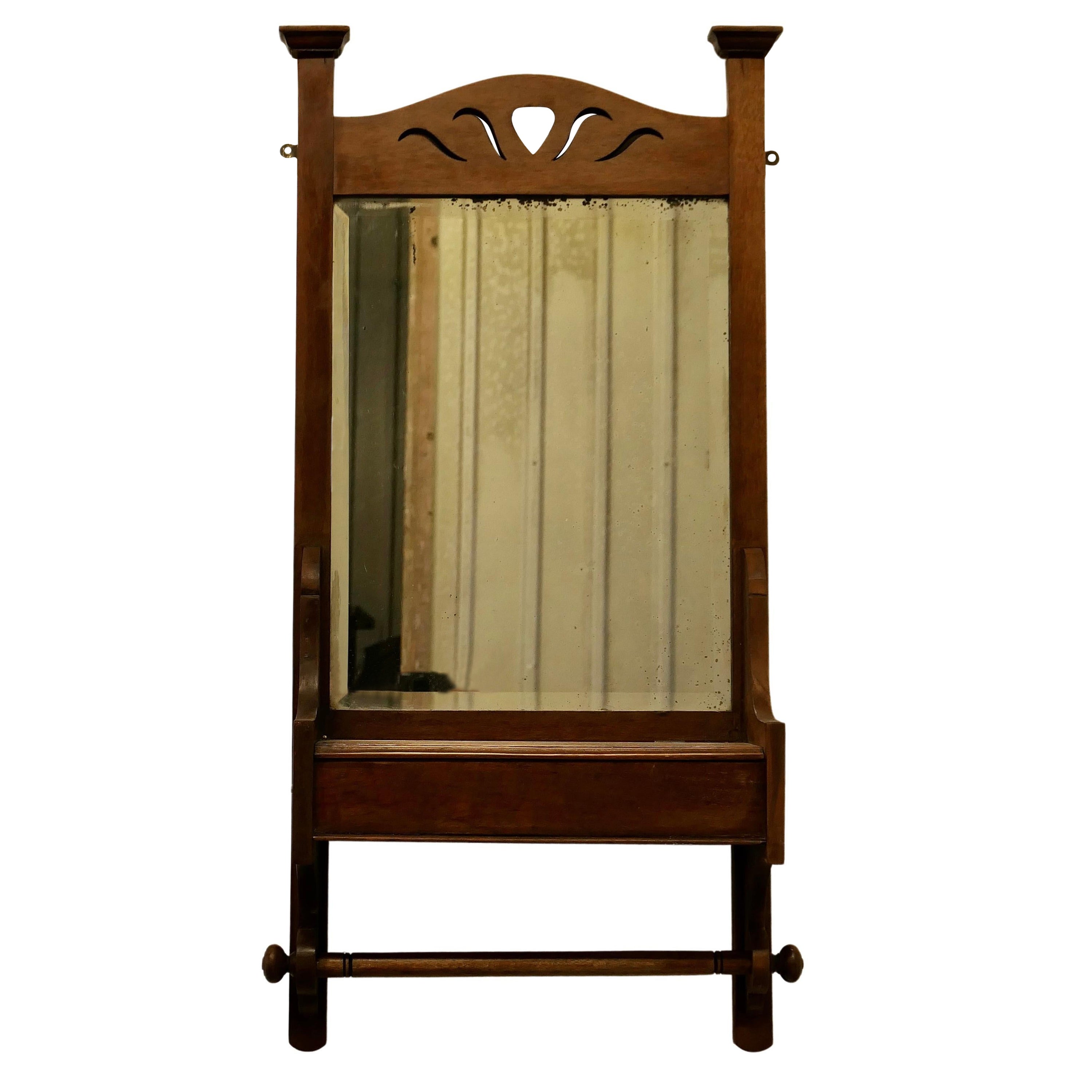 Specchio da parete per bagno Arts and Crafts con portasciugamani