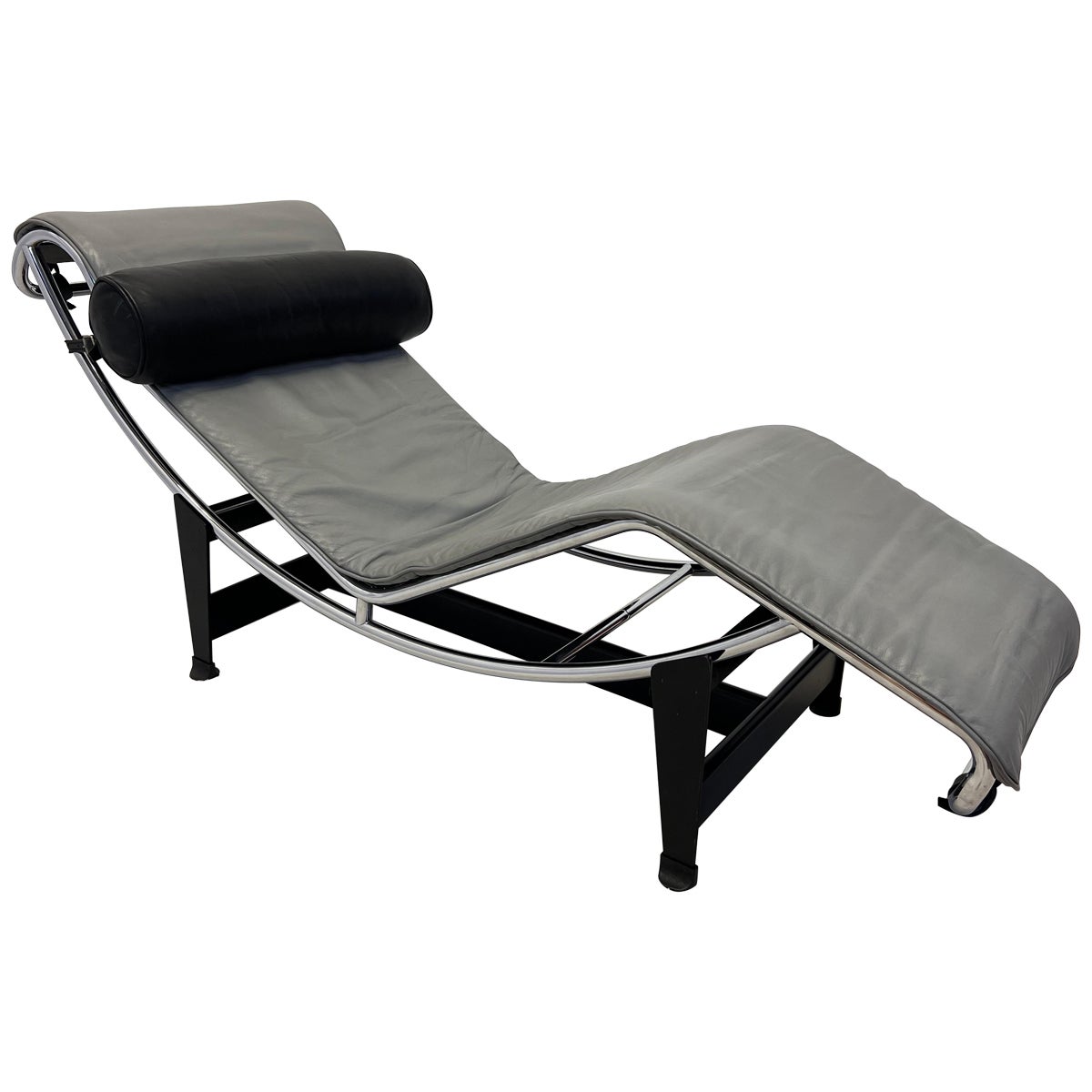Le Corbusier LC4 Gray and Black Leather Chaise Lounge for Cassina For Sale  at 1stDibs | cassina le corbusier lc4 chaise lounge, lc-4, le corbusier  chaise longue