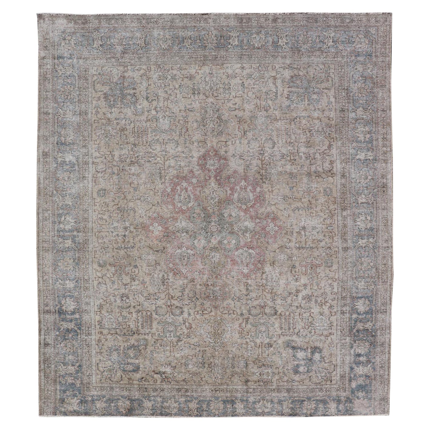 Vintage Distressed Persisch Tabriz Teppich in  Hellblau und Erdtöne im Angebot