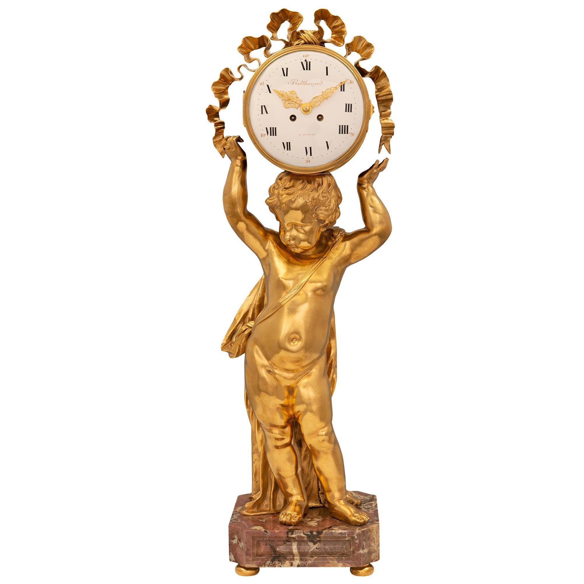 Französische Louis XVI St. Marmor-, Ormolu- und patinierte Bronzeuhr aus dem 19. im Angebot