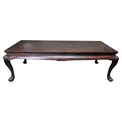 Grande table en bois d'orme du 19ème siècle avec une finition en laque ancienne
