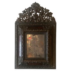 Miroir à coussin en écailles de tortue et laiton gaufré du XIXe siècle