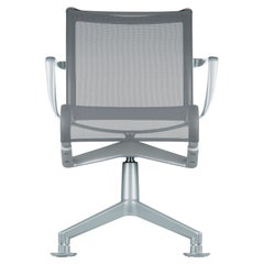 Alias 447 Chaise Meetingframe+ Tilt 47 en maille grise avec cadre en aluminium laqué