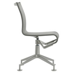 meetingframe 44 Stuhl aus Sandgeflecht mit lackiertem Aluminiumrahmen von Alias
