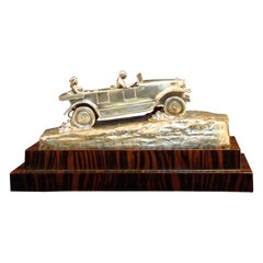 Méda : 1920, Sculpture de voiture en bois Signe : Argentor Wien