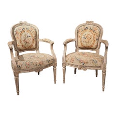 Paire de Fauteuils Cabriolet Louis XVI peints du 18ème siècle avec tapisserie de tapisserie