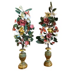 Ensemble de deux porte-palmiers siciliens du 19ème siècle avec composition de fleurs en métal