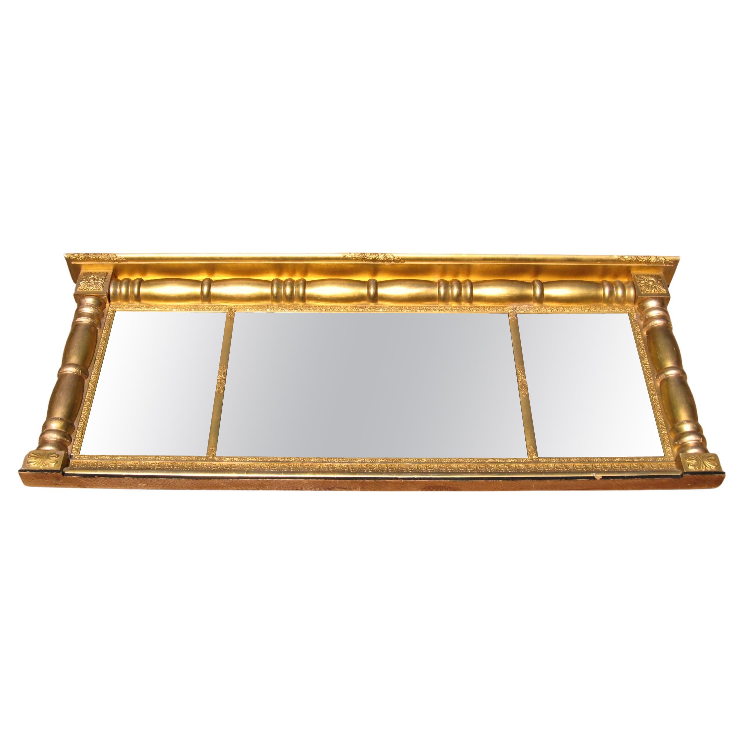 Miroir néoclassique doré à la feuille d'or 3 sections
