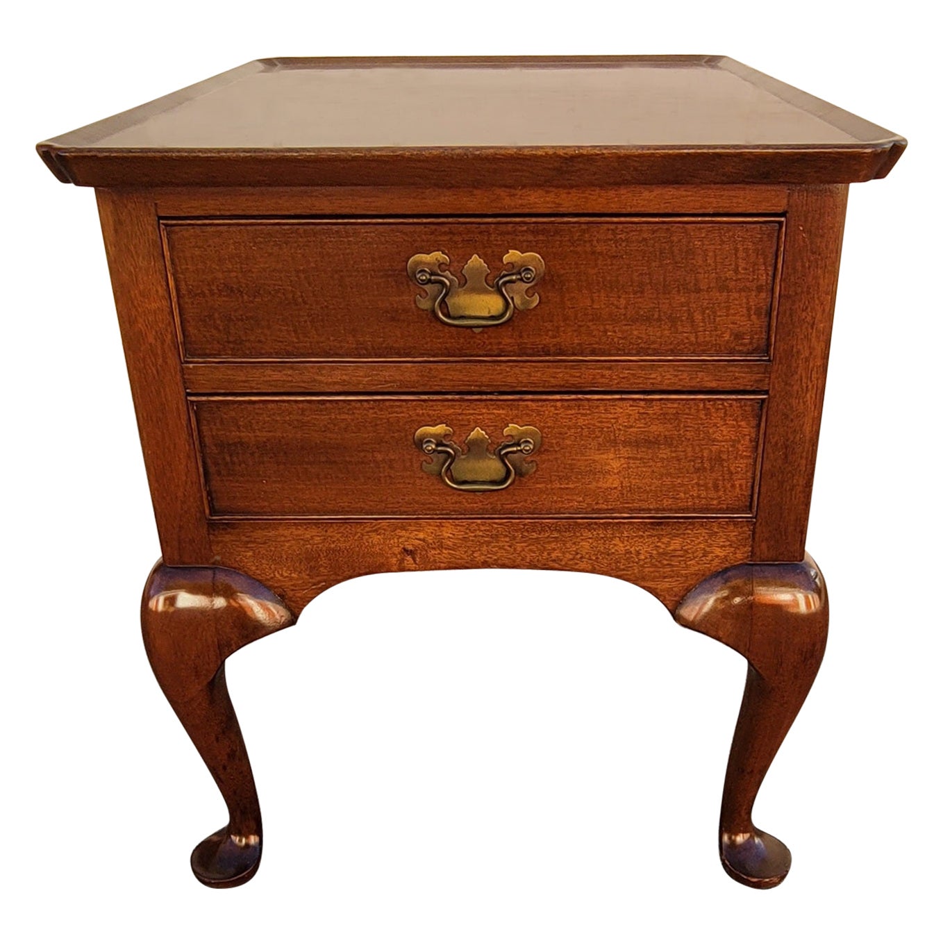 Biggs Furniture Two-Drawer Queen Anne Mahogany Side Table Nightstand For Sale